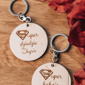 Brelok "Super Babcia/Dziadek" z Imieniem – Inspiracja Supermenem