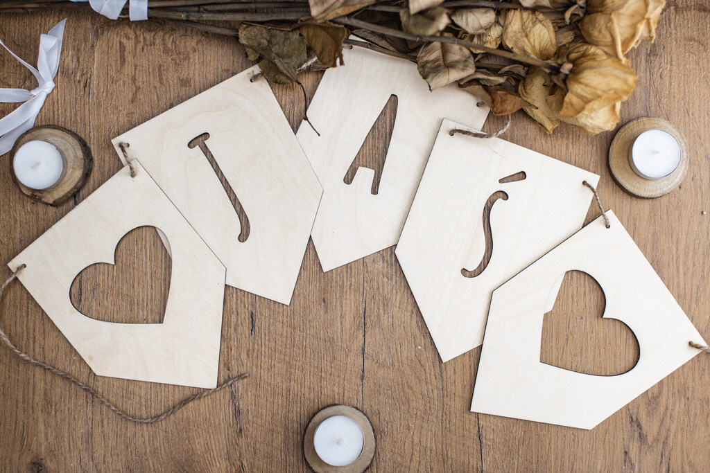 Girlanda z Imieniem Dziecka - Idealna Dekoracja do Pokoju Dziecięcego